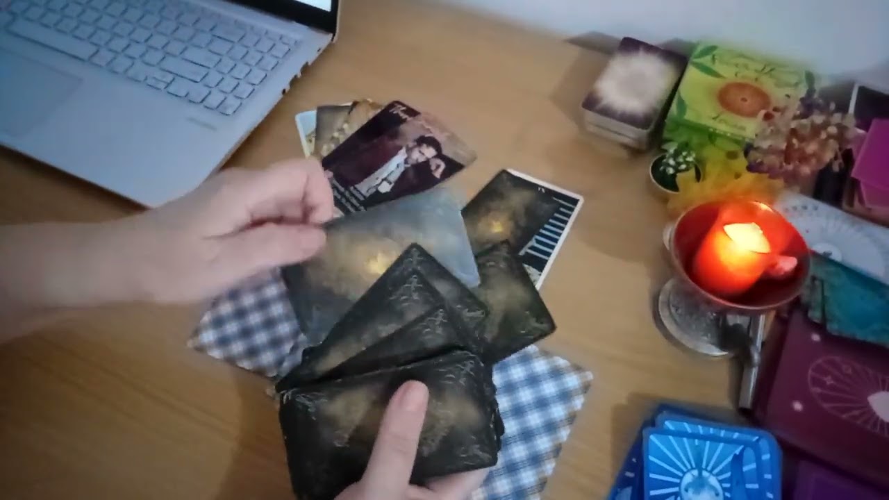 Iată ce trebuie să știi acum despre această persoană: de ce tace? La ce se g&acirc;ndește?