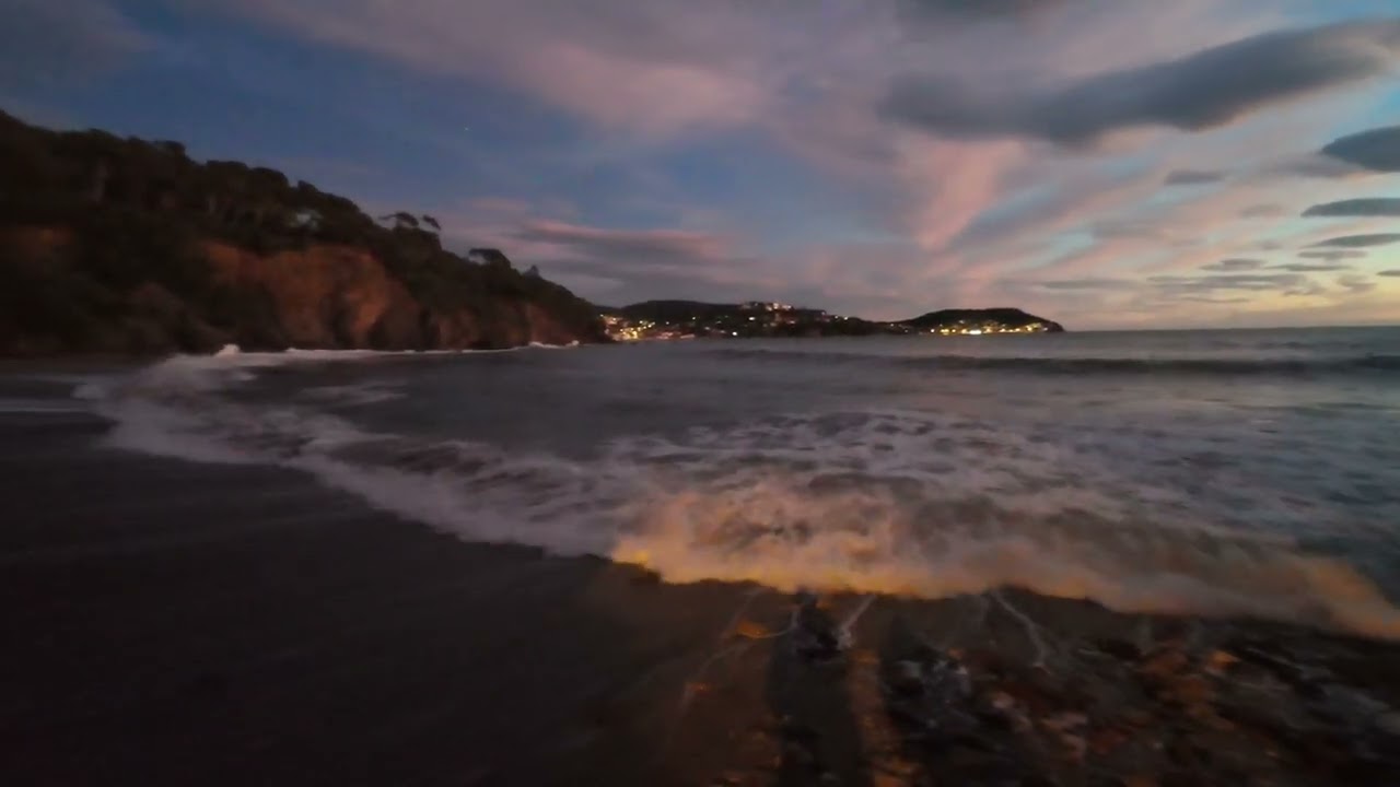 Vagues au crépuscule 
