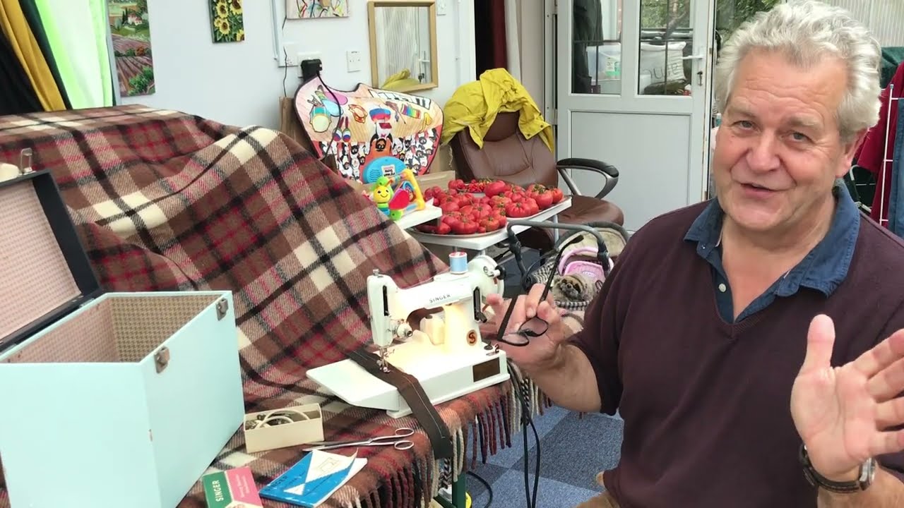 WHITE SCOTTISH SINGER 221K FEATHERWEIGHT SEWING MACHINE IN ACTION WITH ALEX ASKAROFF