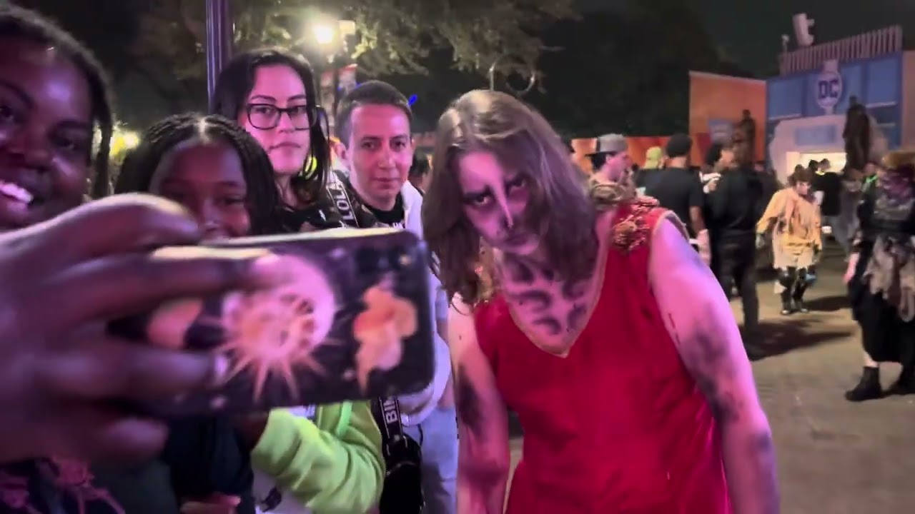Freight Festival in Six Flag Over Texas, Real Zombies Horror And Terrifying Entertainment.