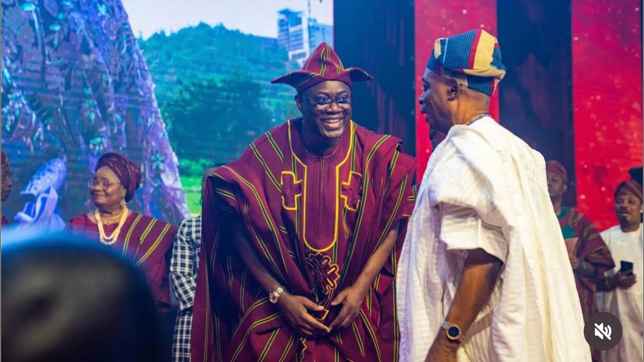 GOV SEYI MAKINDE HONOR OLUBADAN OBA RASHIDI LADOJA AT OYO AT 50 GRAND FINALE 
