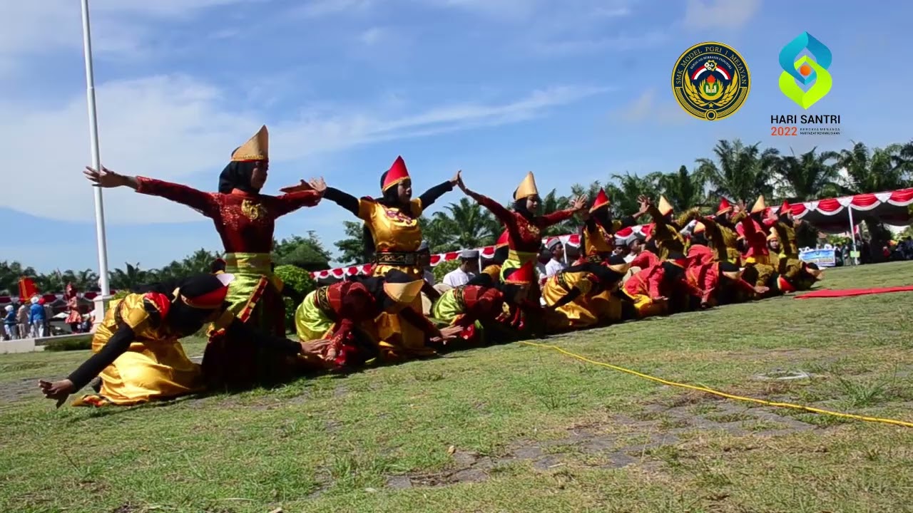 MERIAHKAN APEL HARI SANTRI NASIONAL KAB. MADIUN | SMK MODEL PERSEMBAHKAN DRUMBAND & TARI SAMAN.