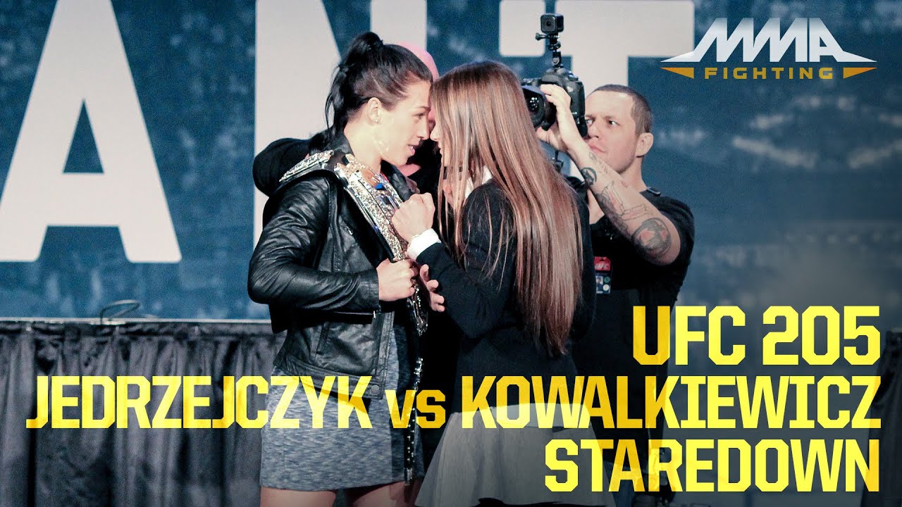 UFC 205: Joanna Jedrzejczyk vs. Karolina Kowalkiewicz Staredown