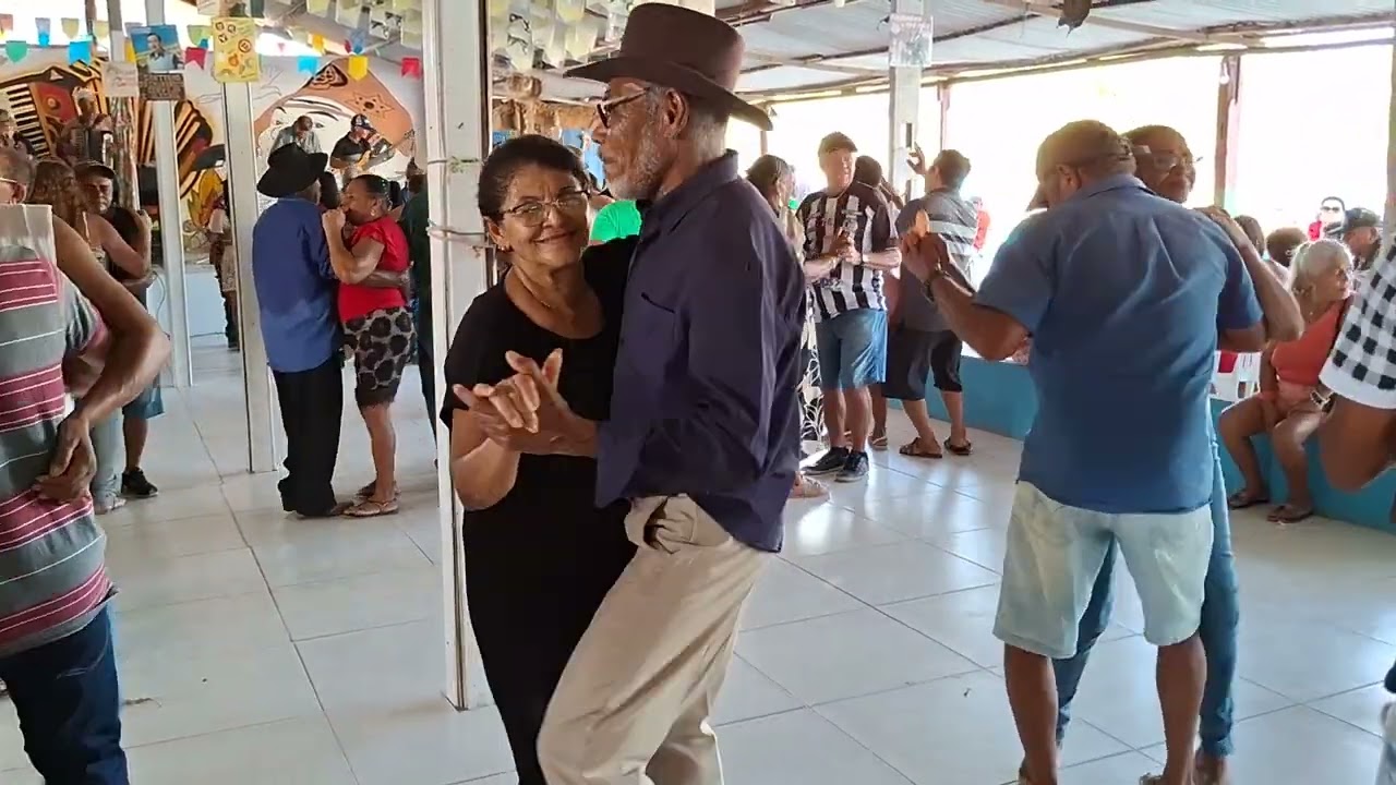 FORRÓ BOM DANADO É ASSIM NINGUÉM FICA PARADO NO RANCHO DO VAM EM ARAPIRACA ALAGOAS 