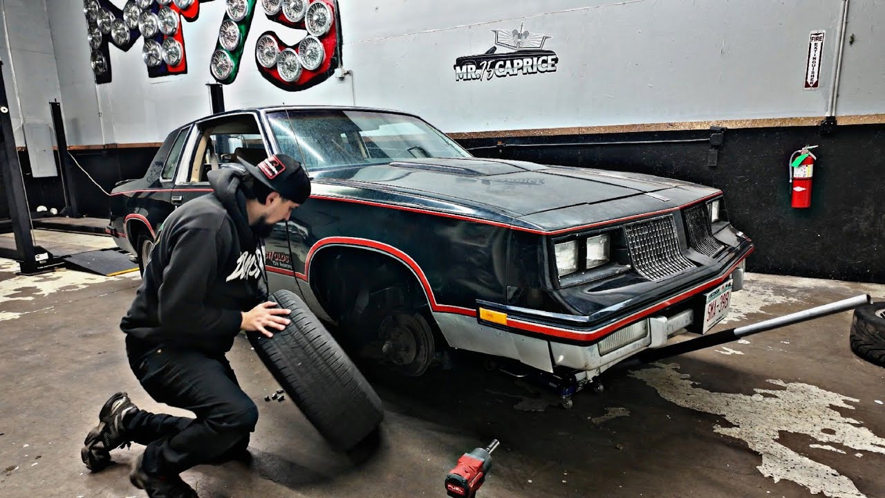 На Cutlass Hurst заменили колёса.