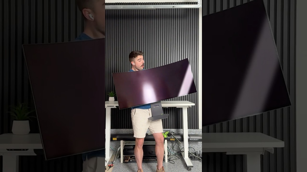 LG&rsquo;s New 5K2K Curved OLED is Wild (45GX950A)