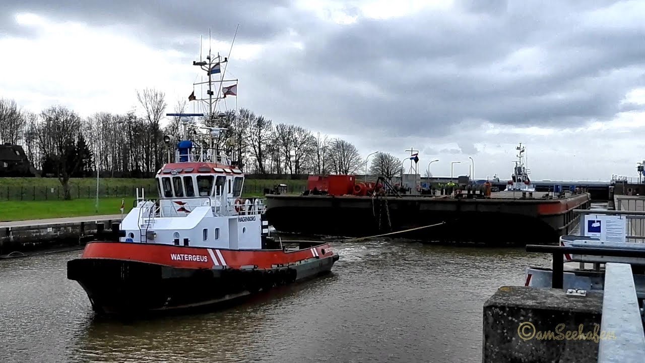 tugs Watergeus IMO 9110860 & WATERPOORT PD2884 tow Wagenborg Barge 8 Grand Emden Sealock