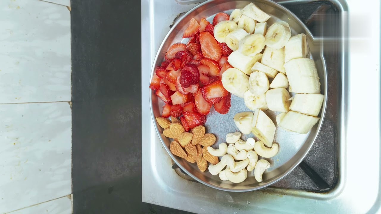 Strawberry Banana Milkshake Recipe 🌜 Ramadan Special Recipe 🤤🍓 Strawberry Banana Milkshake Recipe 