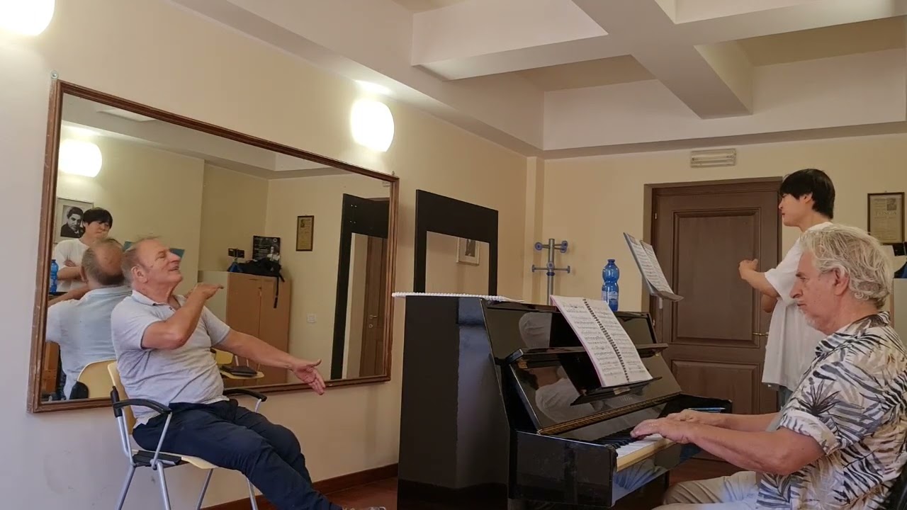 Ascoli 2022, Istituto Musicale Gaspari Spontini, Mauro Augustini in una lezione ad un baritono