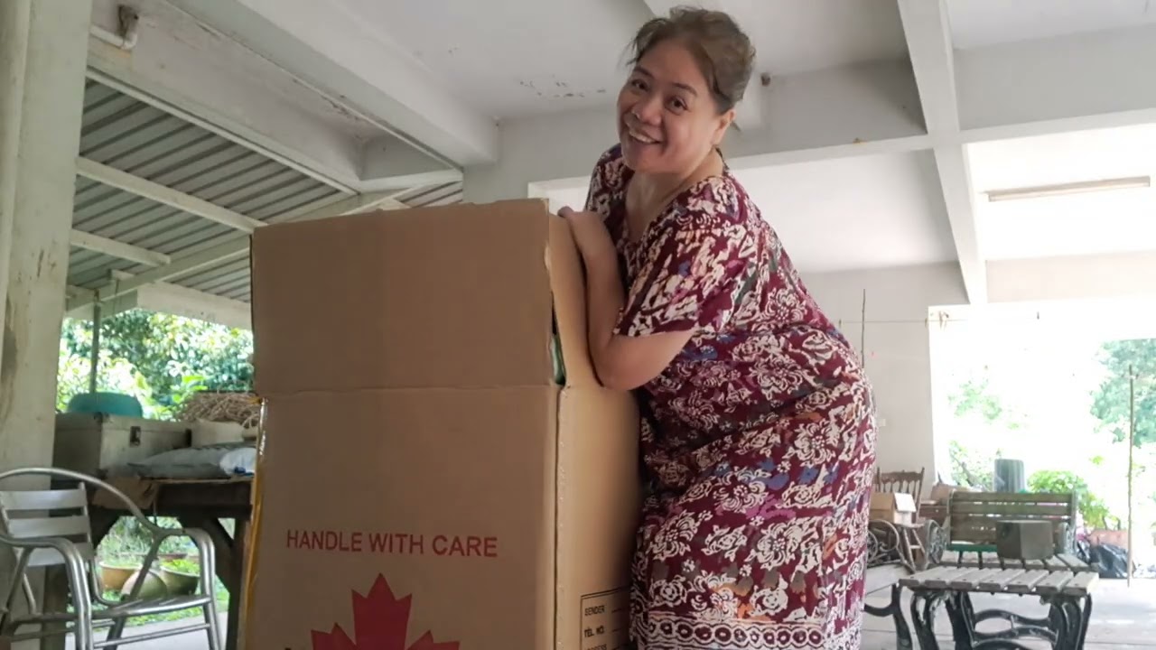 Sending my balikbayan box to my family 