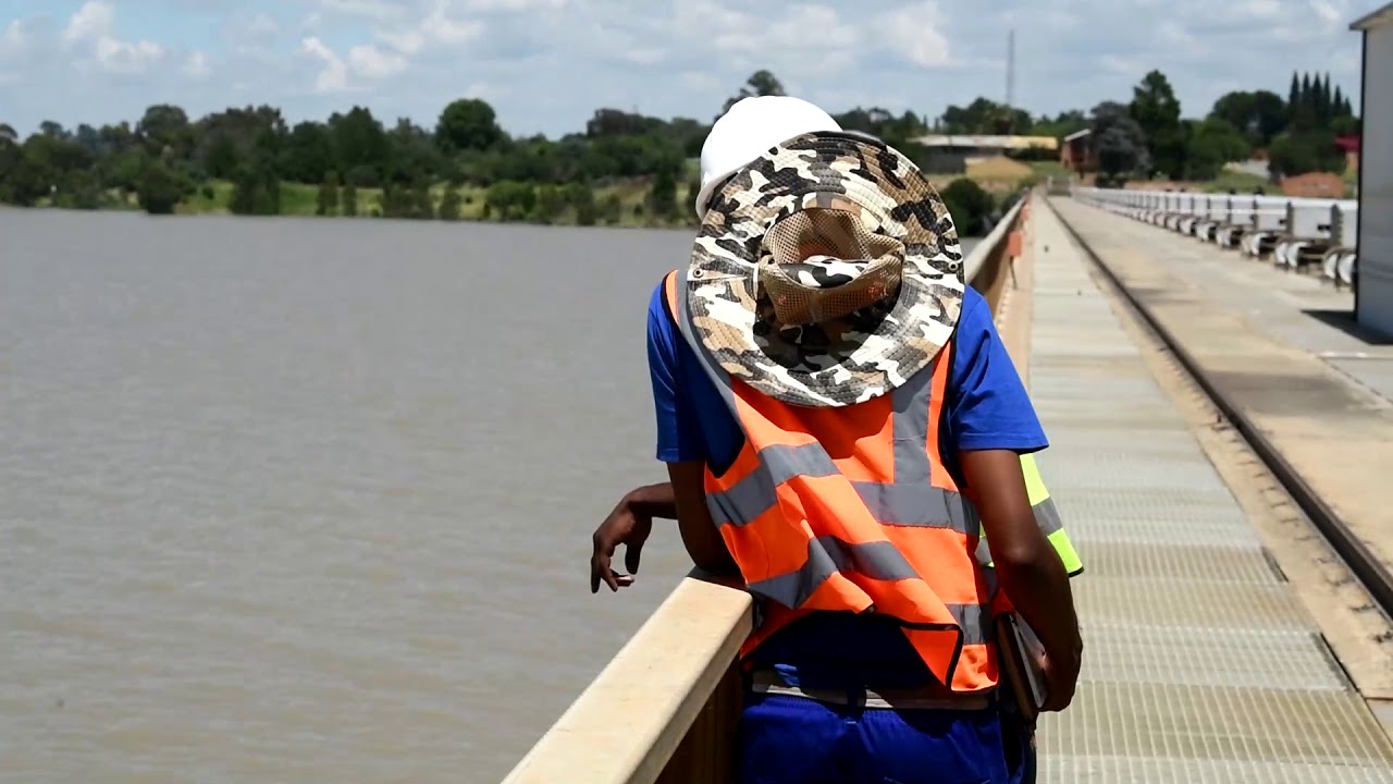 Sluice gates opened at Vaal Dam