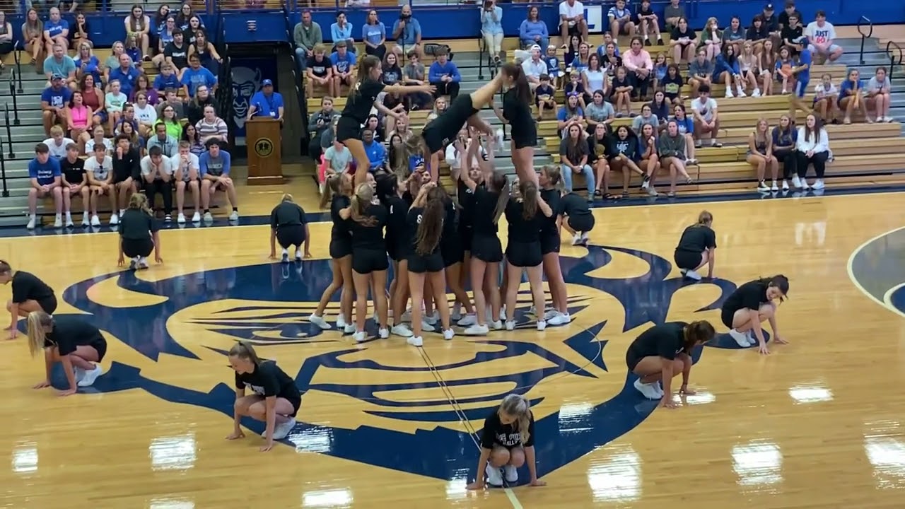 QHS cheerleaders pep rally performance 2022