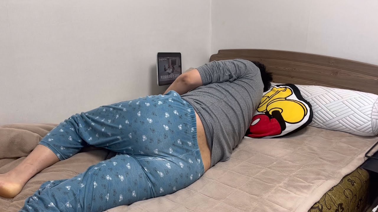 휴일아침 라면먹고 뒹굴뒹굴하기까지…. 또르륵….