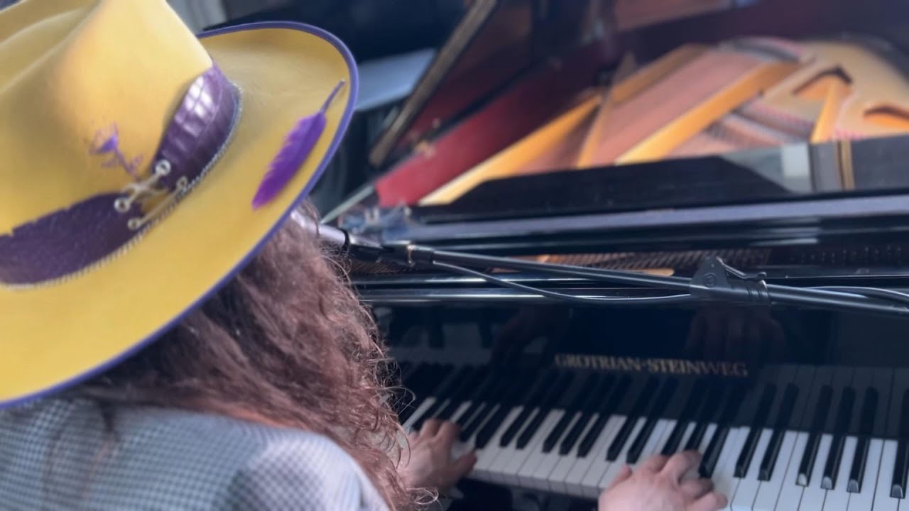 Che ne sai - Luca Bassanese (Official Video)