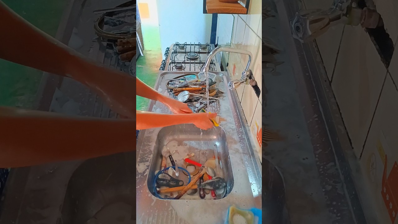 Quanto tempo voc&ecirc; demora pra lavar a lou&ccedil;a?? #faxina #limpeza #donadecasa #clean