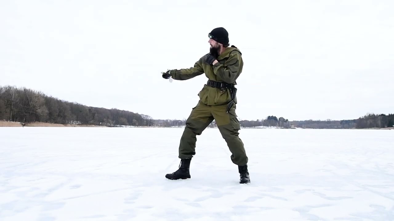 Разминка с кукри.