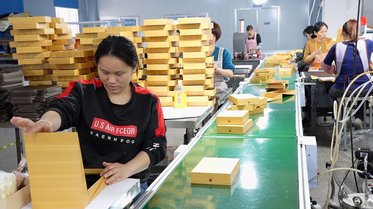Это так изысканно. Процесс производства набора подарочных коробок
