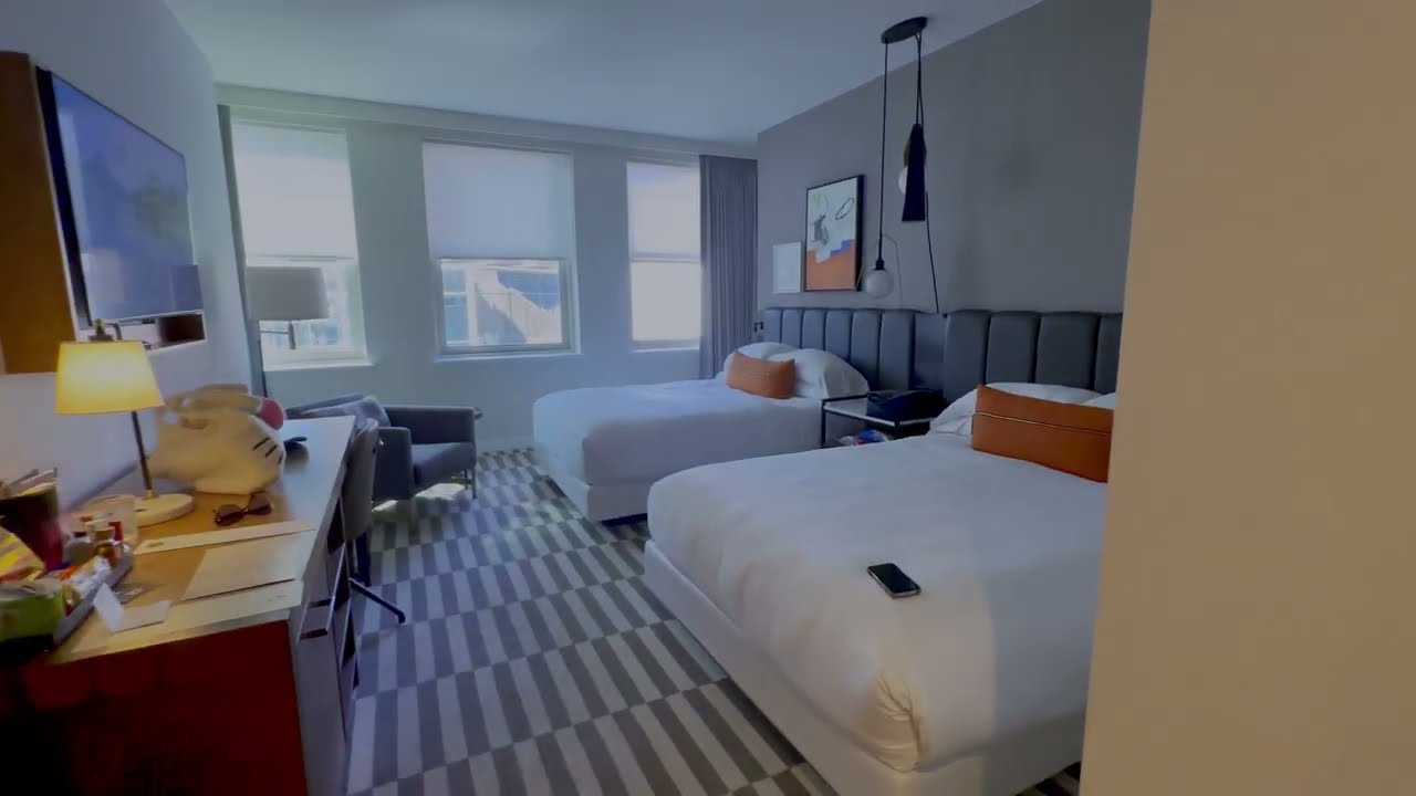 Kimpton Harper Hotel  (2 Queens)