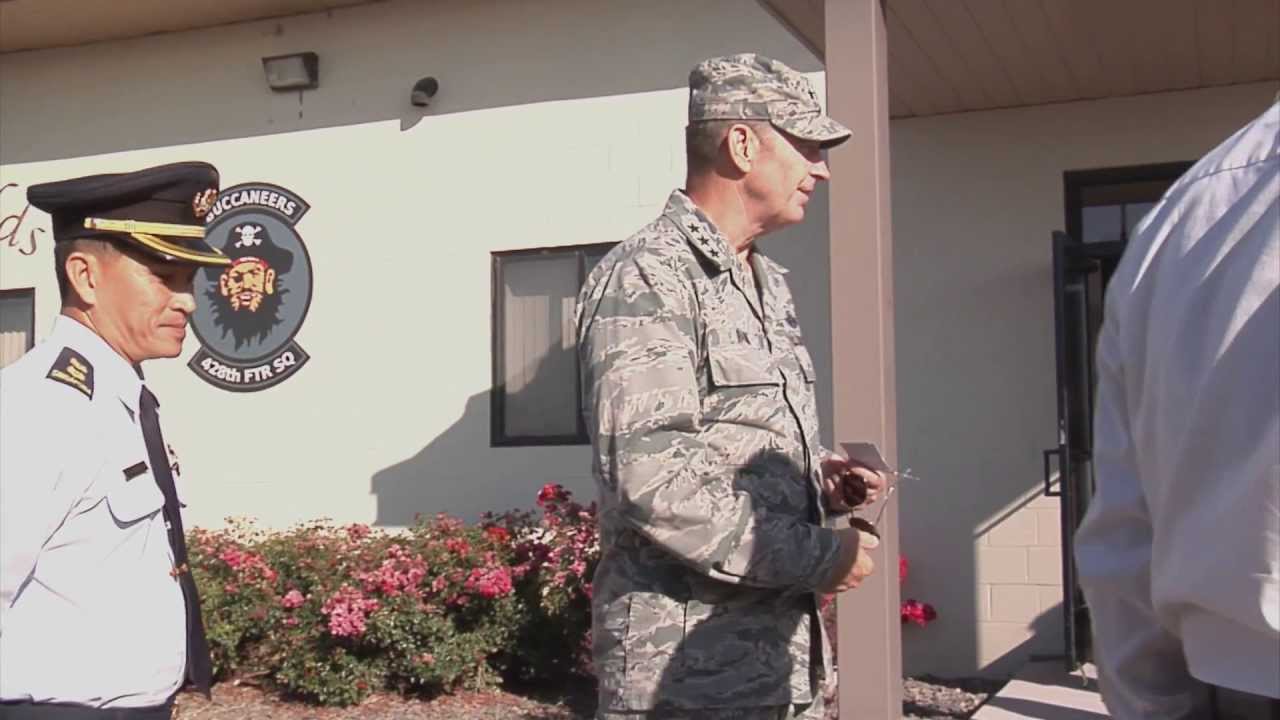Lt. Gen. Rand visits Gunfighters