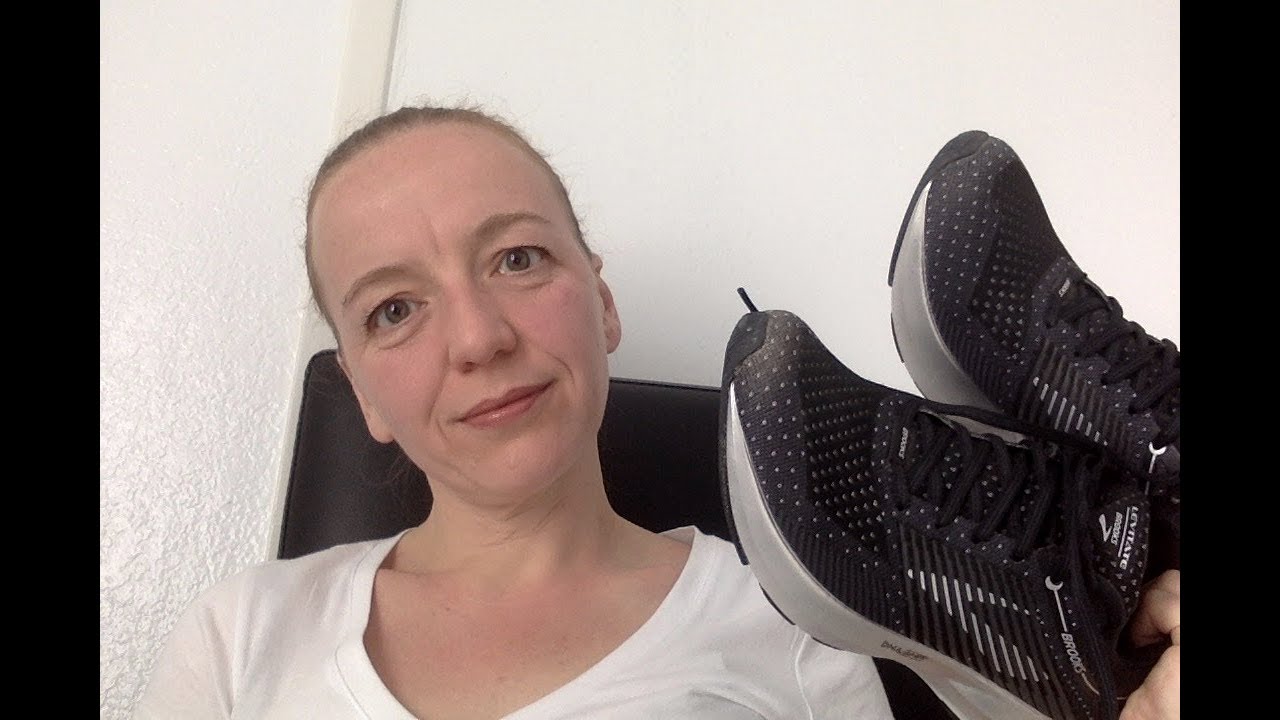 Vegan and environment friendly running shoes // ZERO WASTE LIFE