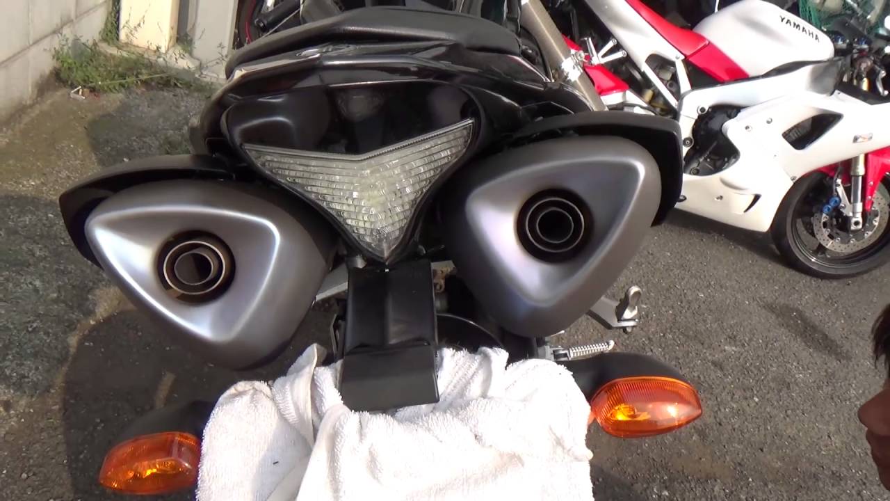 R1の初期とH22を比較すると最近のバイクの進化がハンパないのが解る