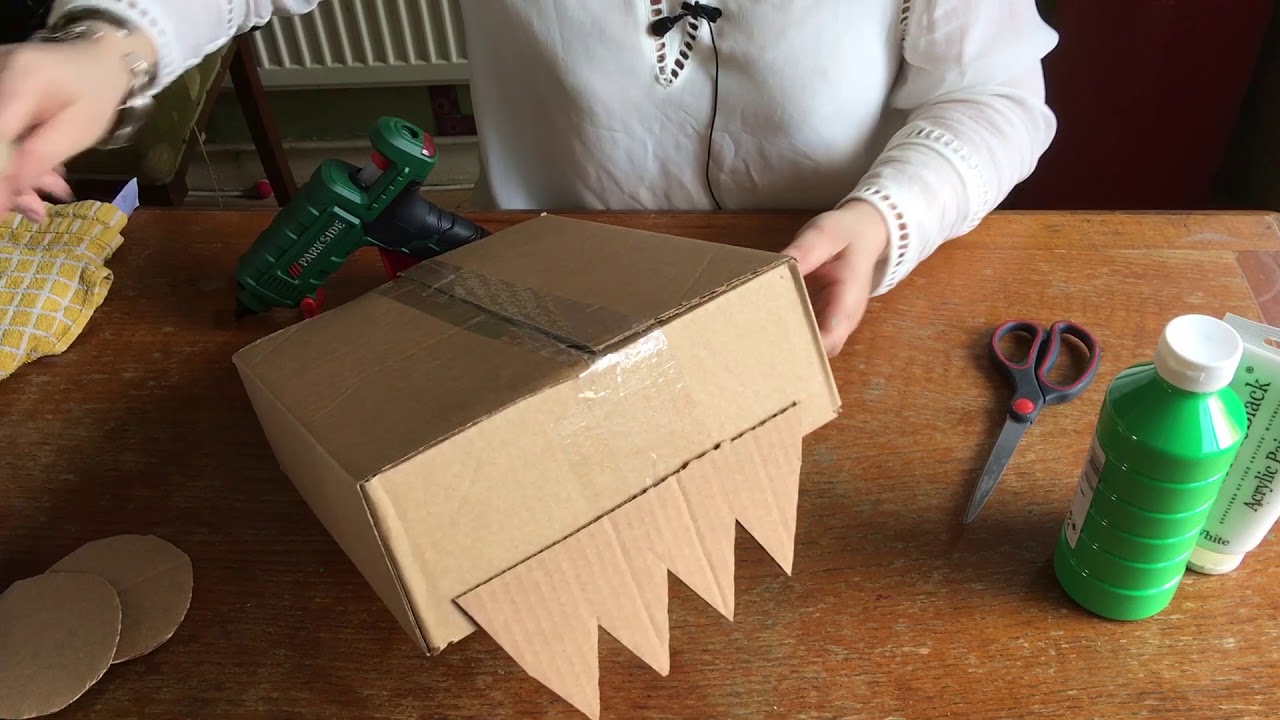 30 minute Dinosaur or crocodile costume - quick, simple and cheap