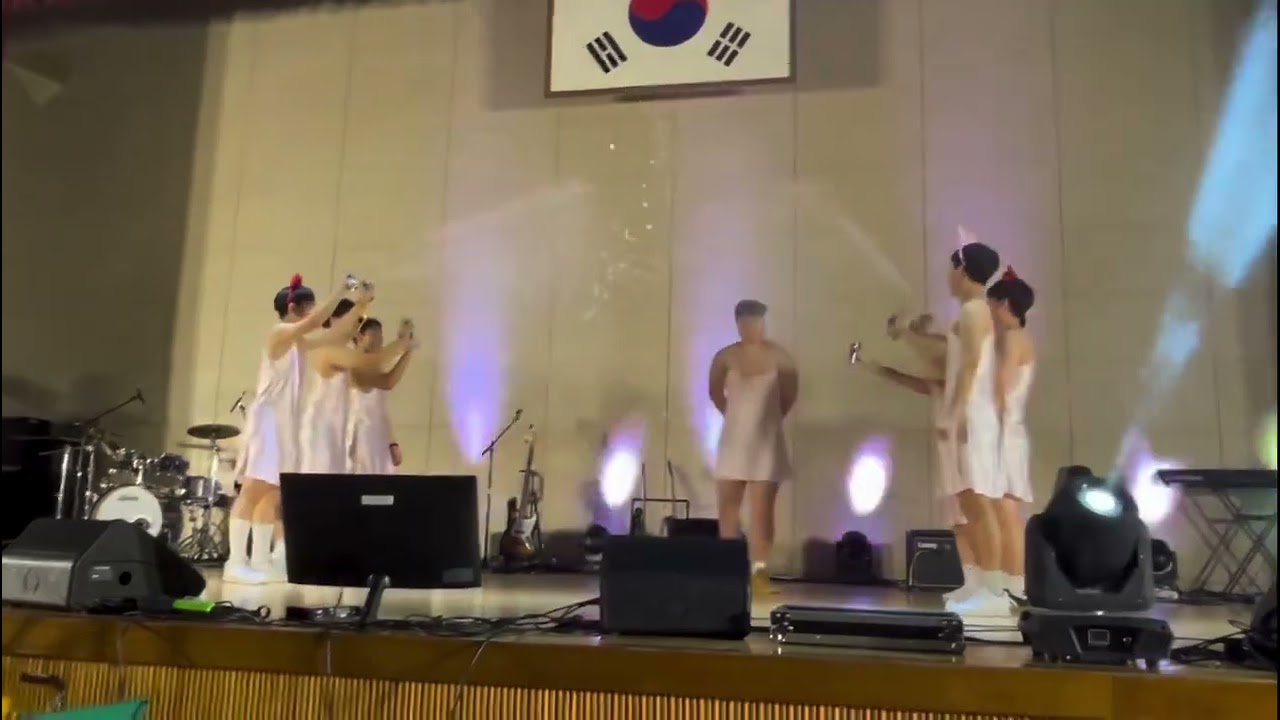 [Dress] Ep 23: Boy're wearing white dress and dancing.