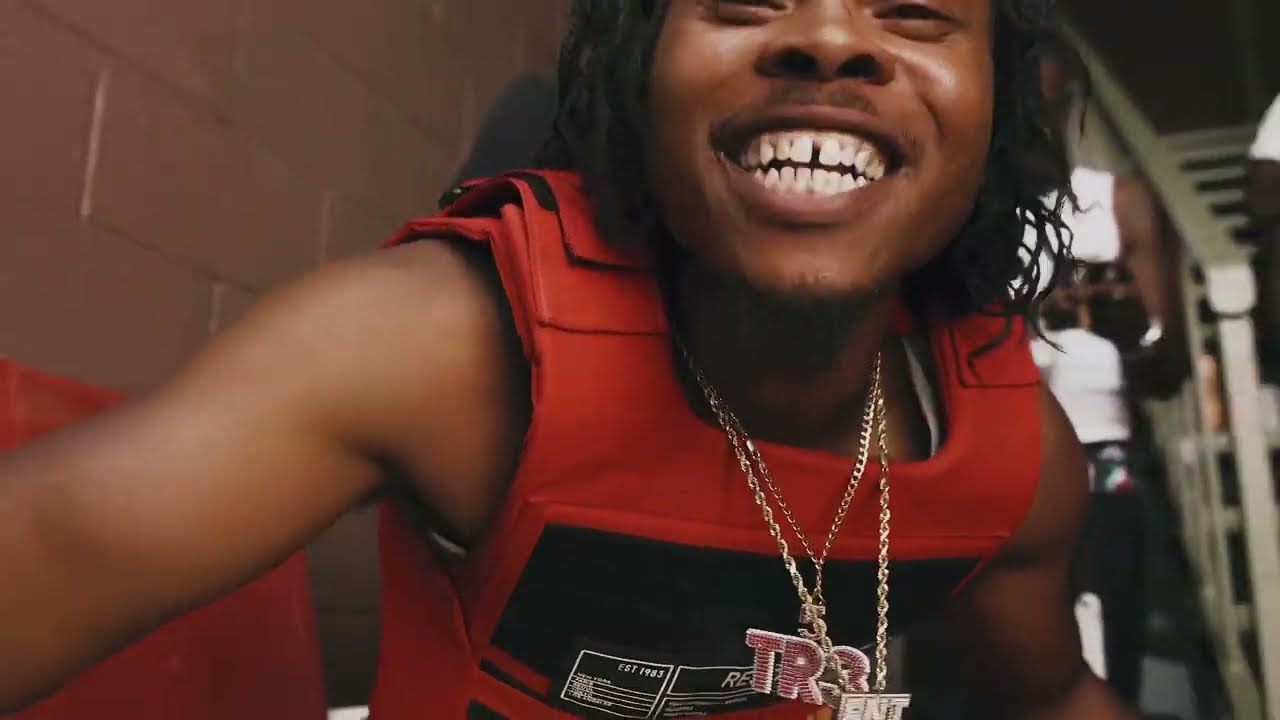 Tr3 Bizzl3 - POP MY SHIT (official video ) @CMDELUX ￼