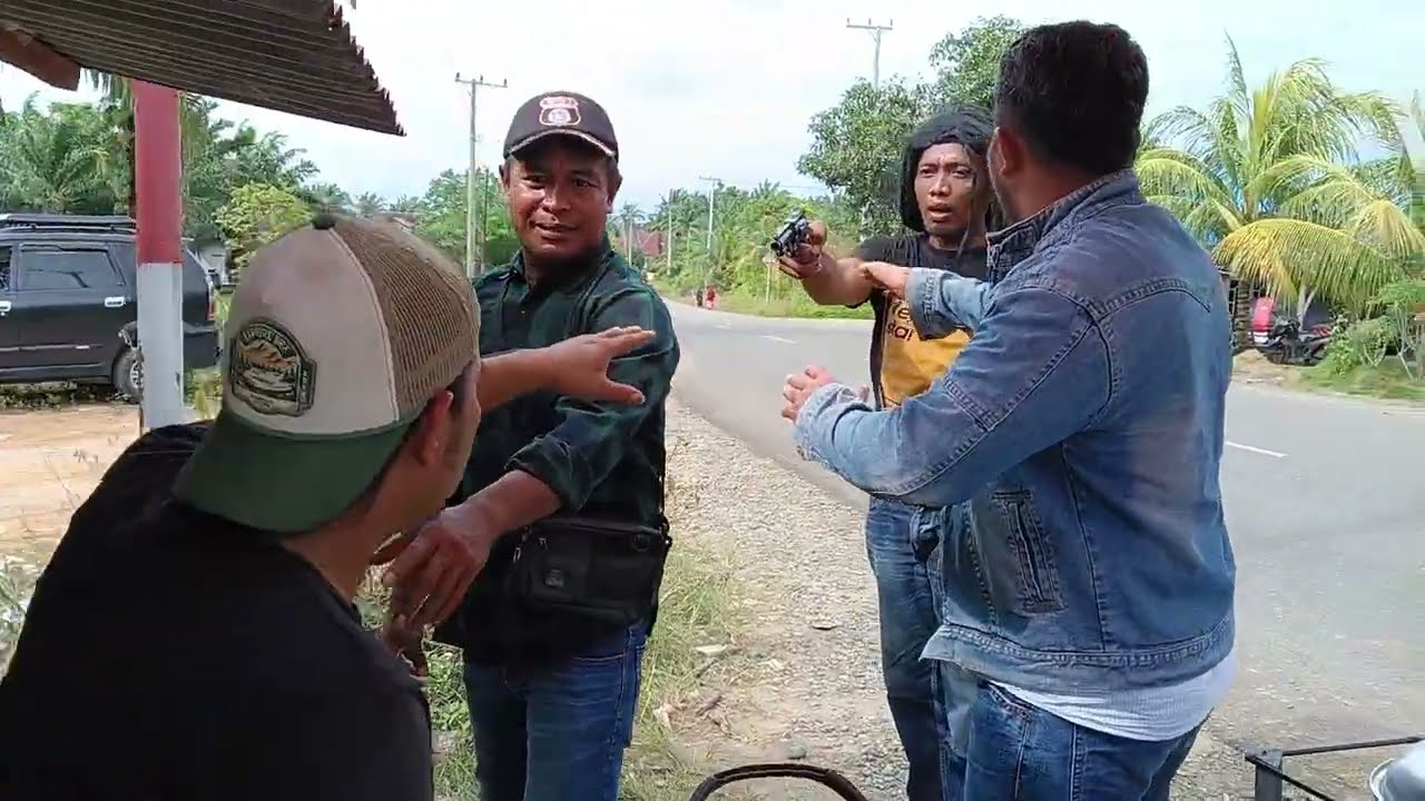 PEDAGANG ES SURABAYA DI TANTANG PREMAN
