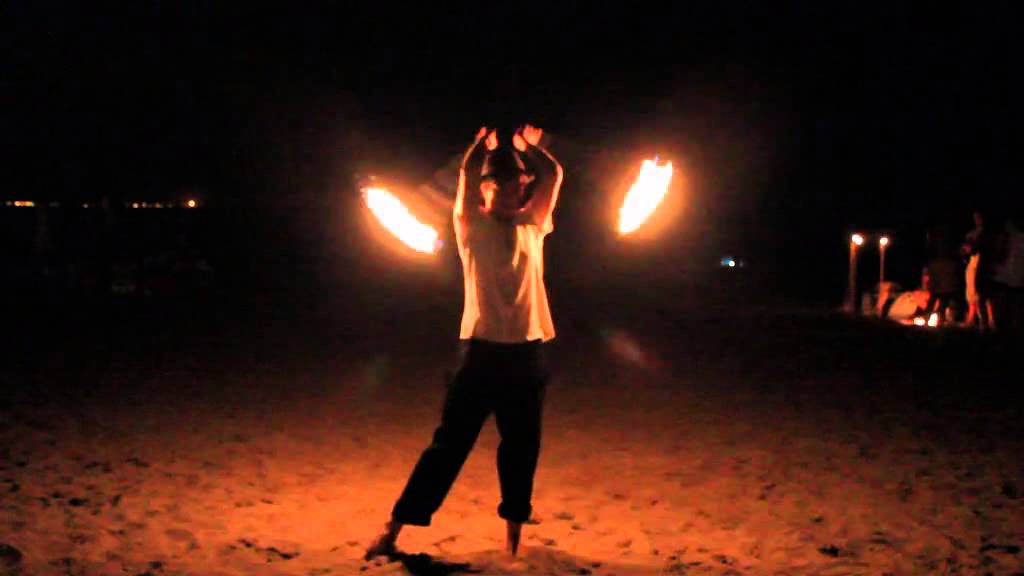 Fire poi / Cariocas de fuego en la playa kikeme
