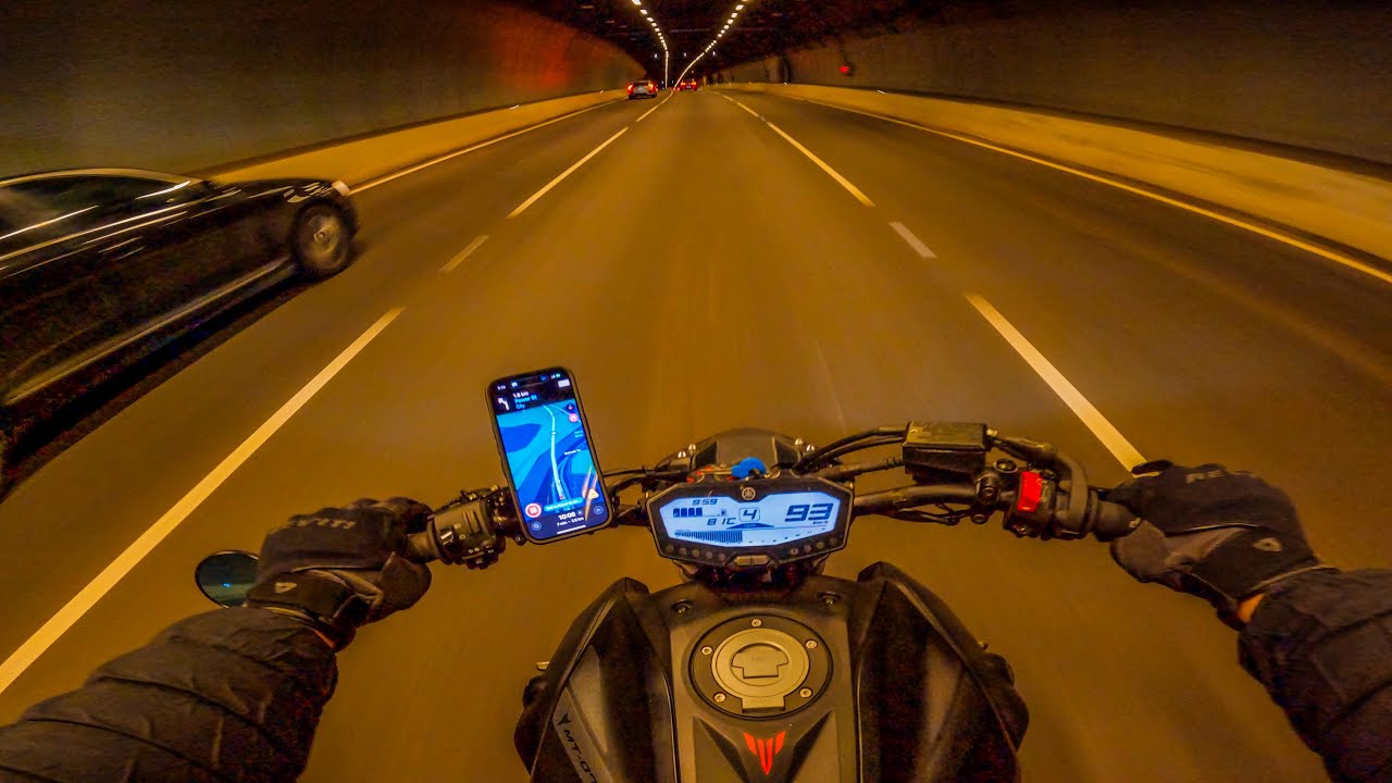 Cruising to the City | YAMAHA MT-07 AKRAPOVIC [4K]