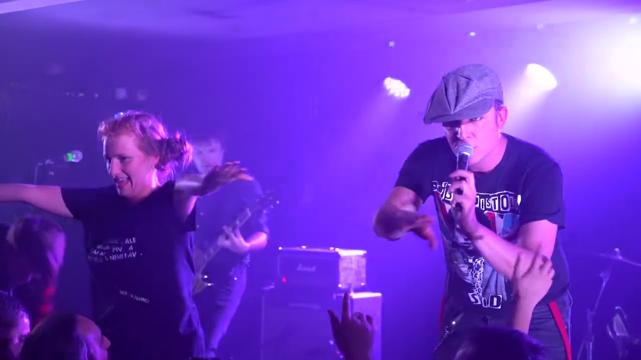 NEŽFALEŠ - Lepší holku ve vesmíru už nepotkáš (live 20 let Nežfaleš v Rock Café 3.11.2022)