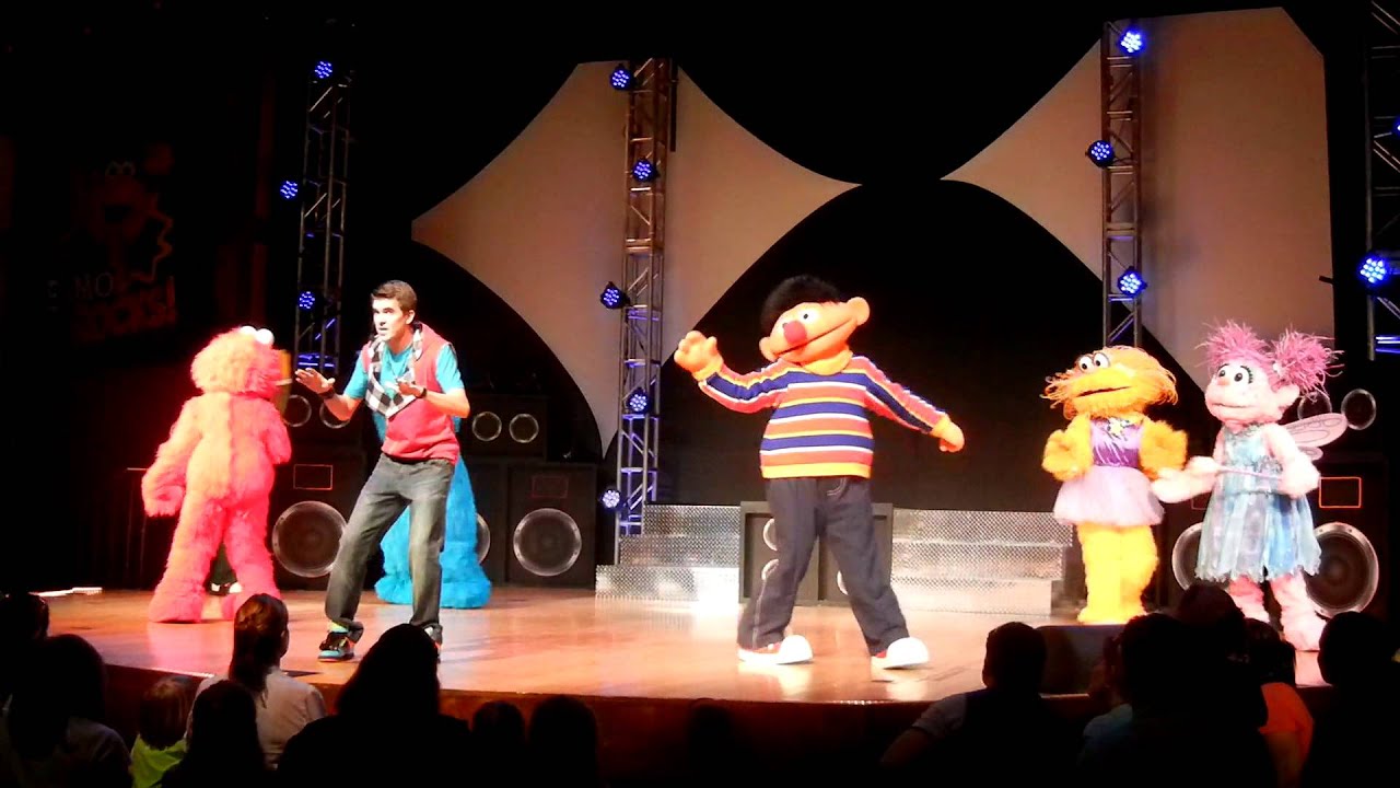 Partial Elmo Rocks show at SeaWorld Orlando.