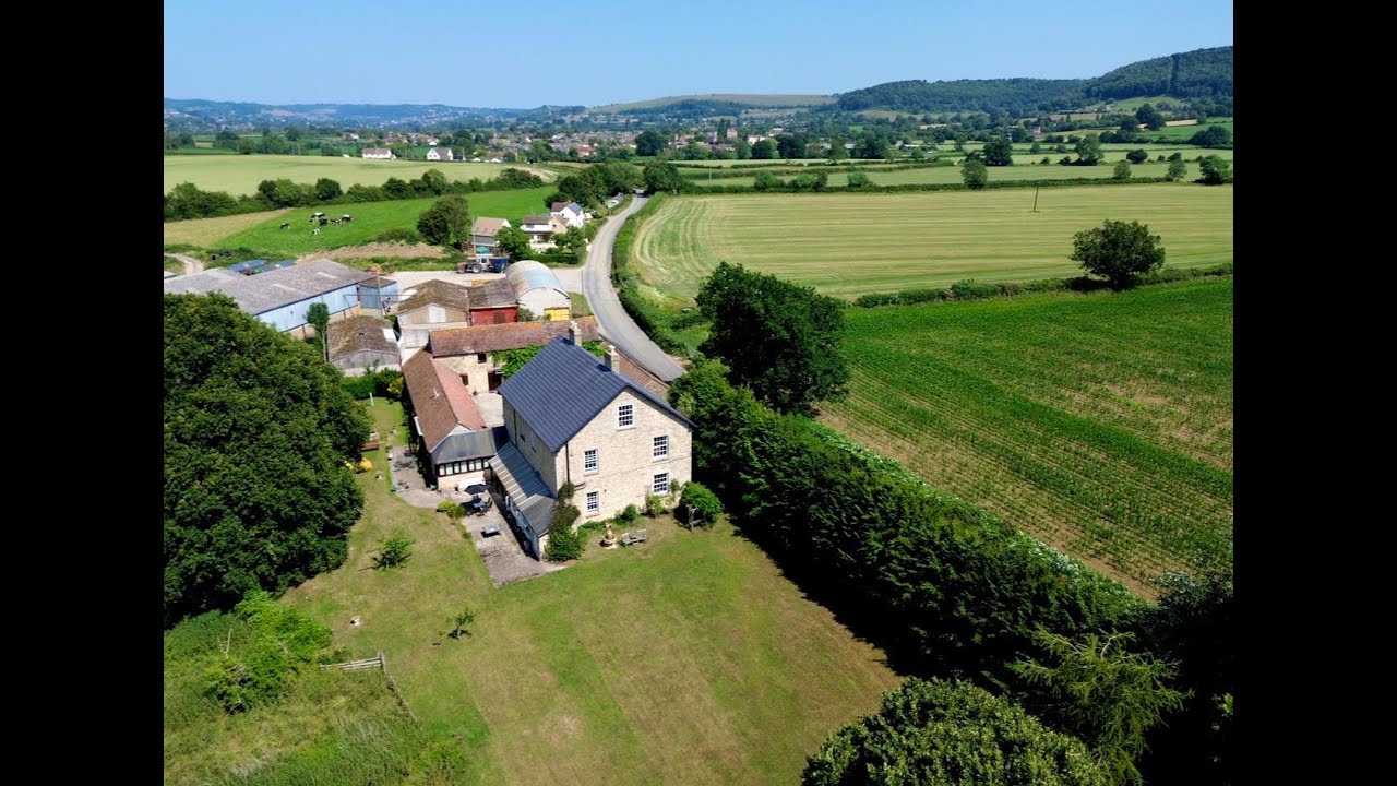 Farmhouse with 2 Bedroom Bungalow and Studio Apartment and Almost 4 Acres near Stonehouse, Stroud