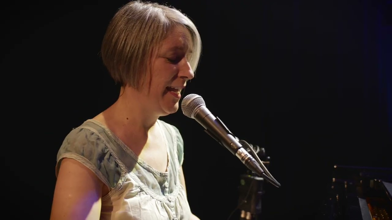 CARA - Better Days live