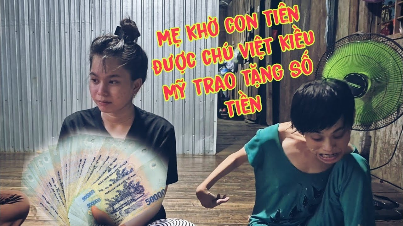 Mẹ khờ con tiên được chú Viễn  Việt kiều Mỹ trao tặng số tiền 6 triệu đồng .
