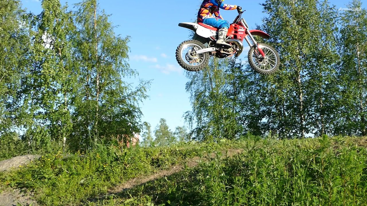 Honda CR250R -89 2-Stroke Summer Jump Session