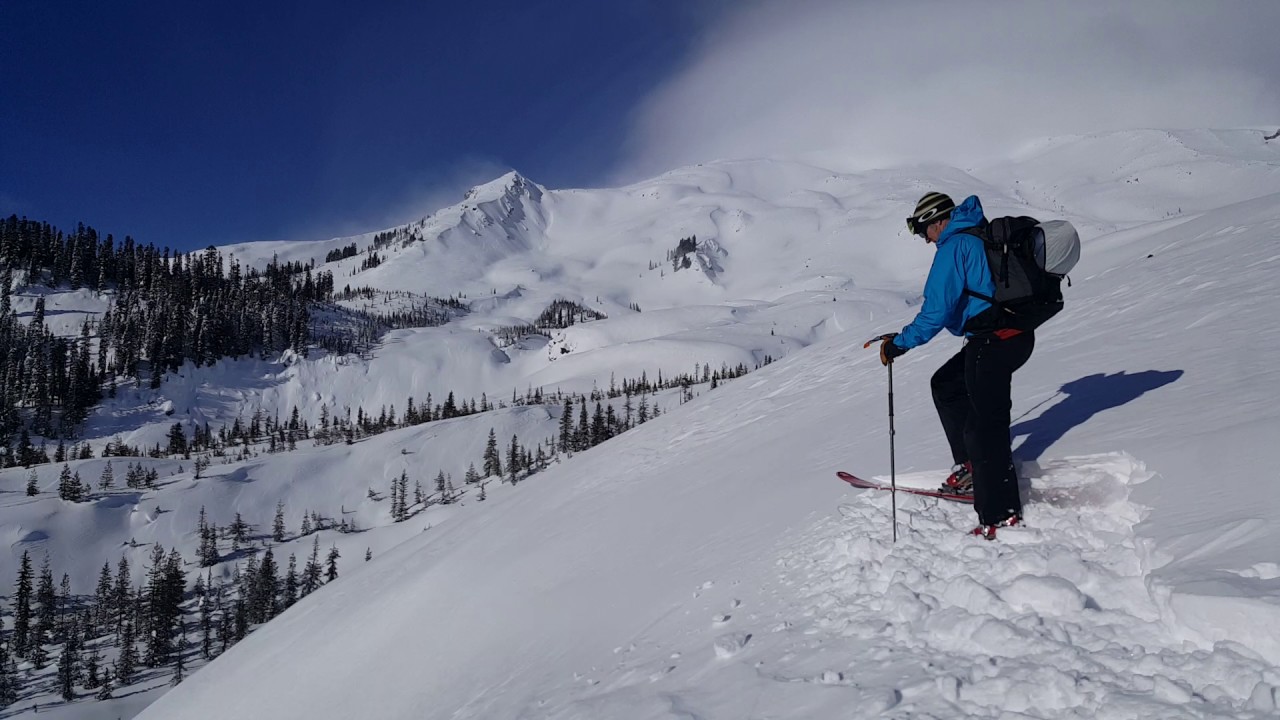 Mt St Helens slab avalanche. excellent footage of skier triggered