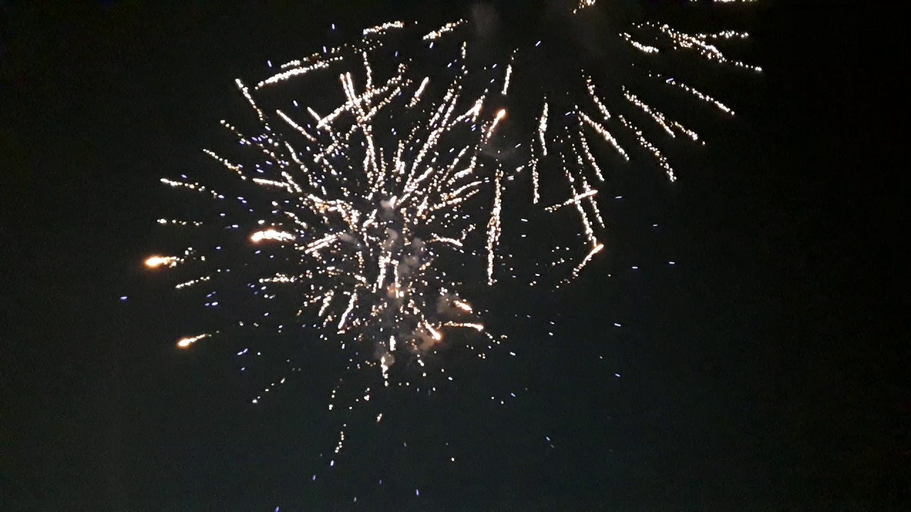 Carnaval Estinnes-Au-Mont 2017 feux d artifice bonne video