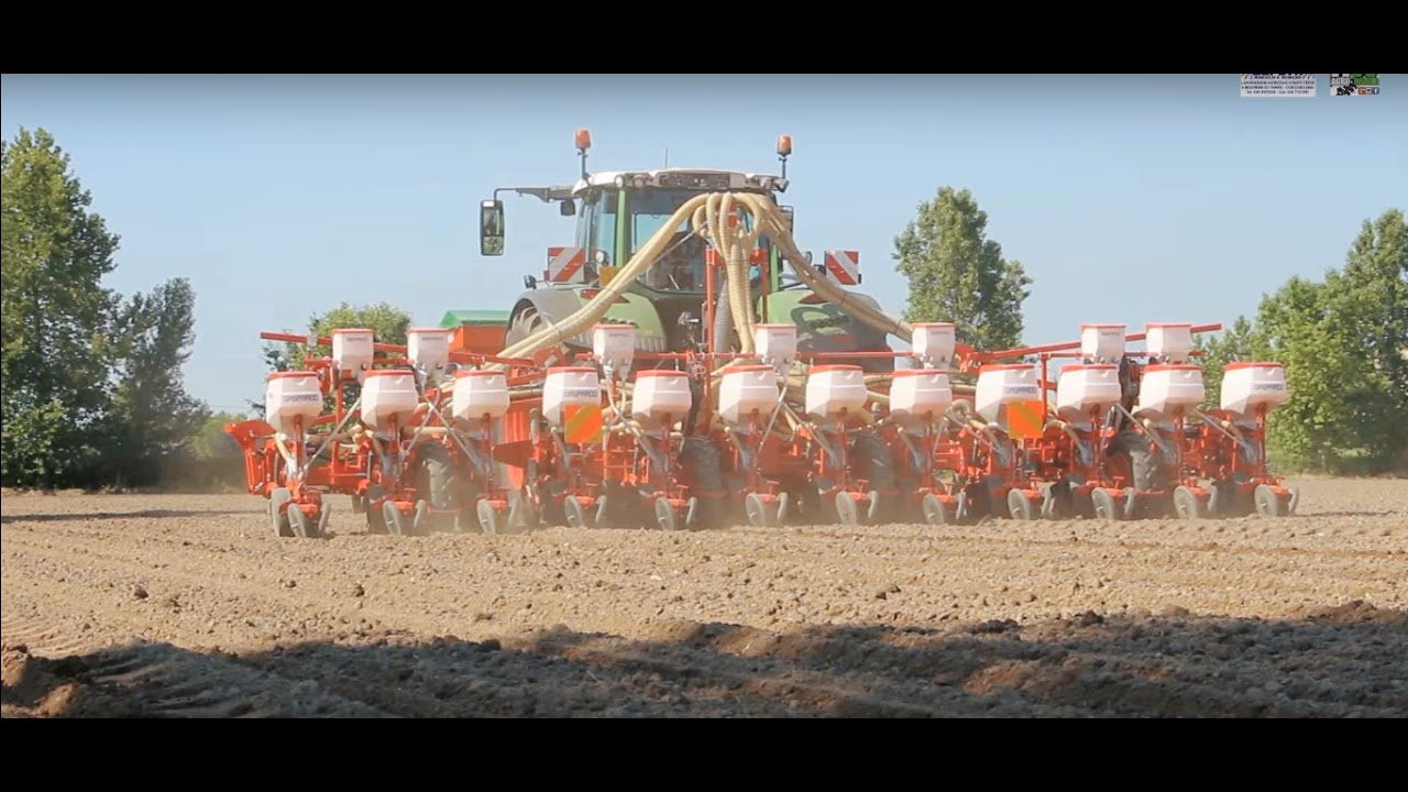 Seeding Corn - FENDT 724 Vario Big tires/ RTK & GASPARDO MANTA XL 12