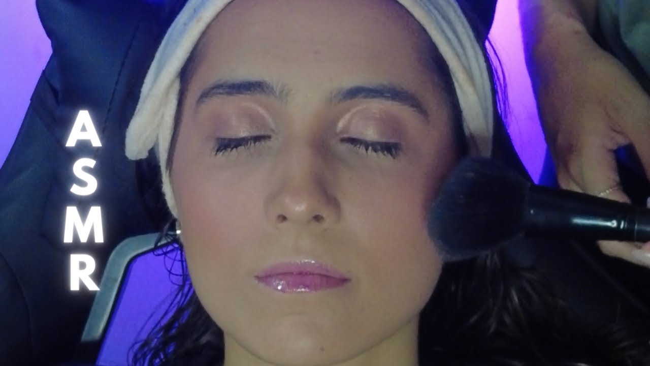 ASMR (aplicado) MAQUIANDO MINHA IRMÃ (sons reais)