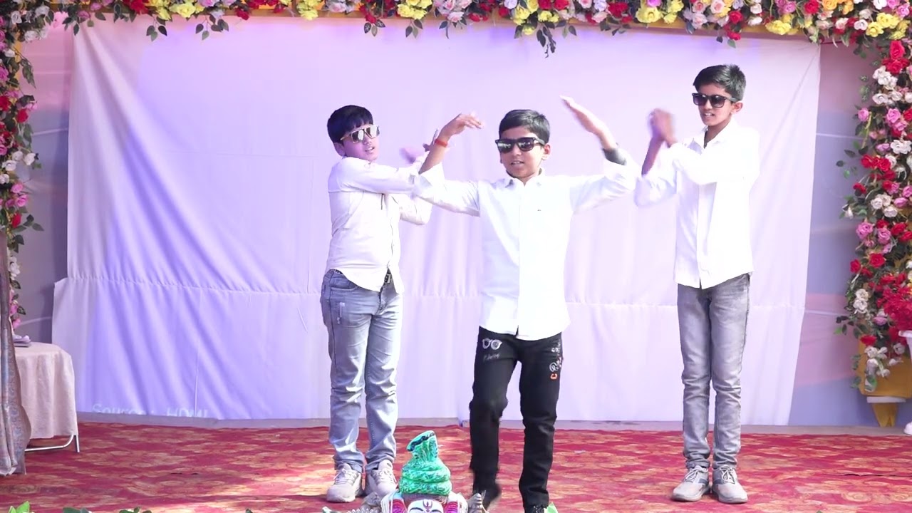 Lazy dance performance by class 5th boys