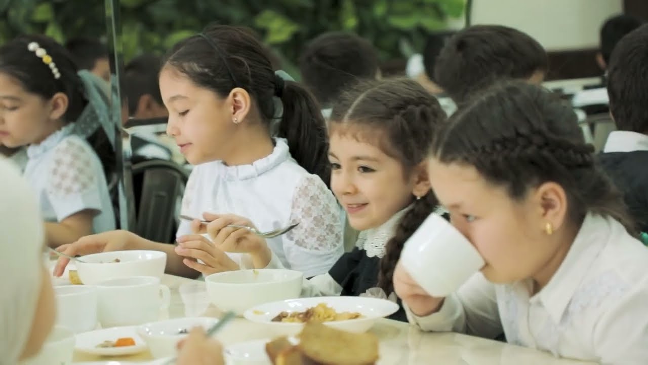 Merit Schoolda Kim bolalarga ta'lim va tarbiya beradi ?