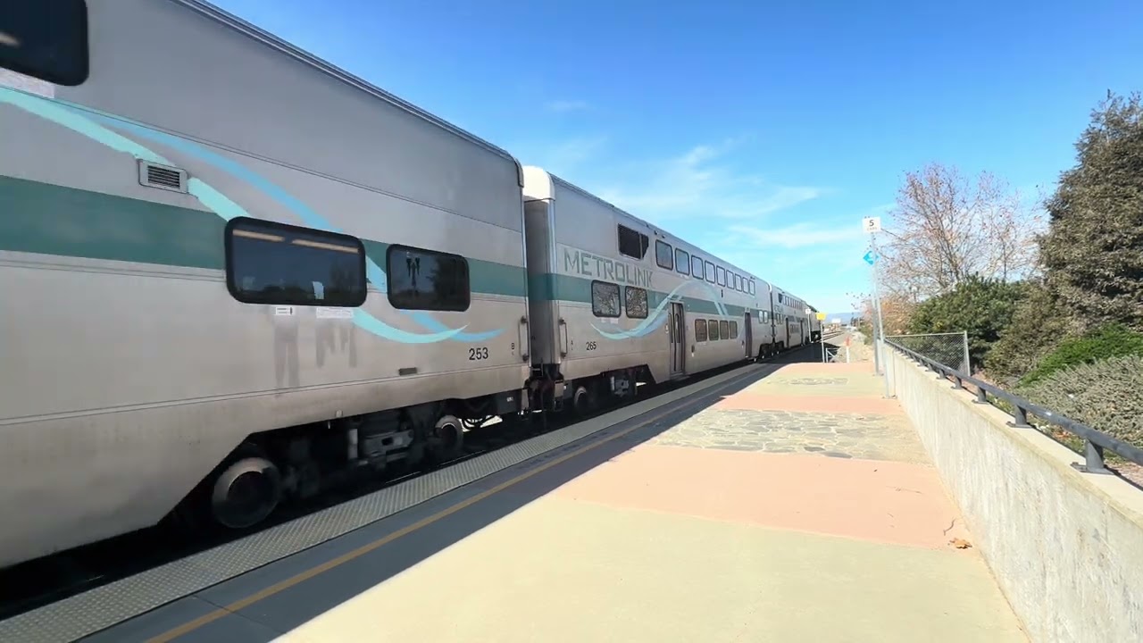 2/7/26 Pre: MP36PH #896 METROLINK M1267 LOS ANGELES UNION STATION to VIA PRINCESSA Leaving NEWHALL.