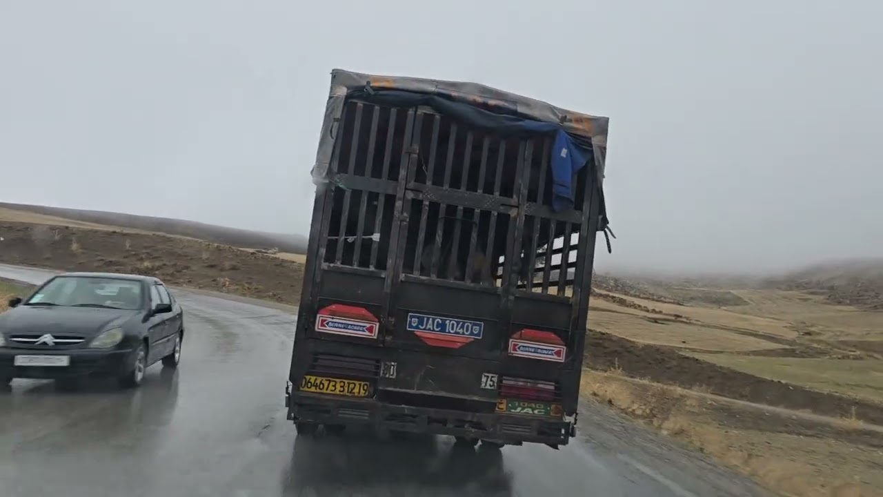 الطريق الرابط بين بلدية عين عباسة ودائرة خراطة في  2024/10/03