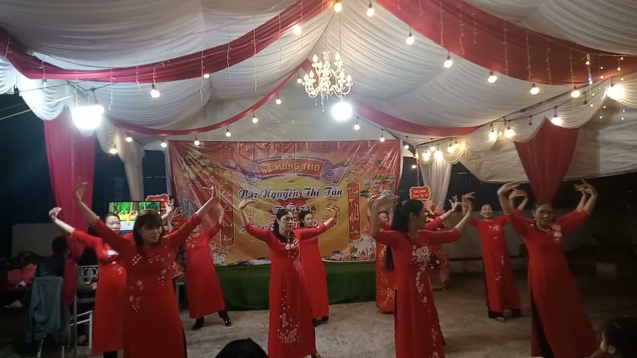 Bùi nhịp câu lạc bộ Hoa Phượng 