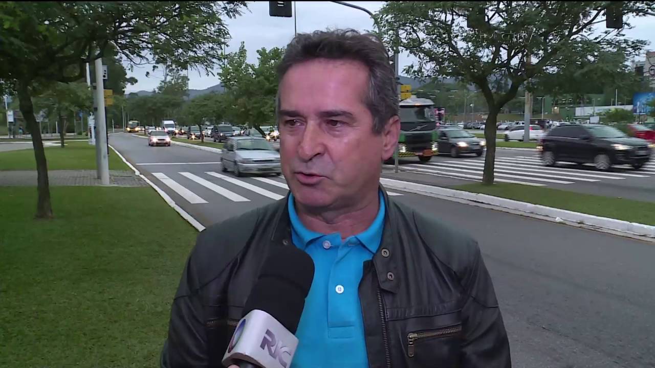 Lei prev&ecirc; multa de R$ 85 para quem dirigir sem farol baixo em rodovias durante o dia