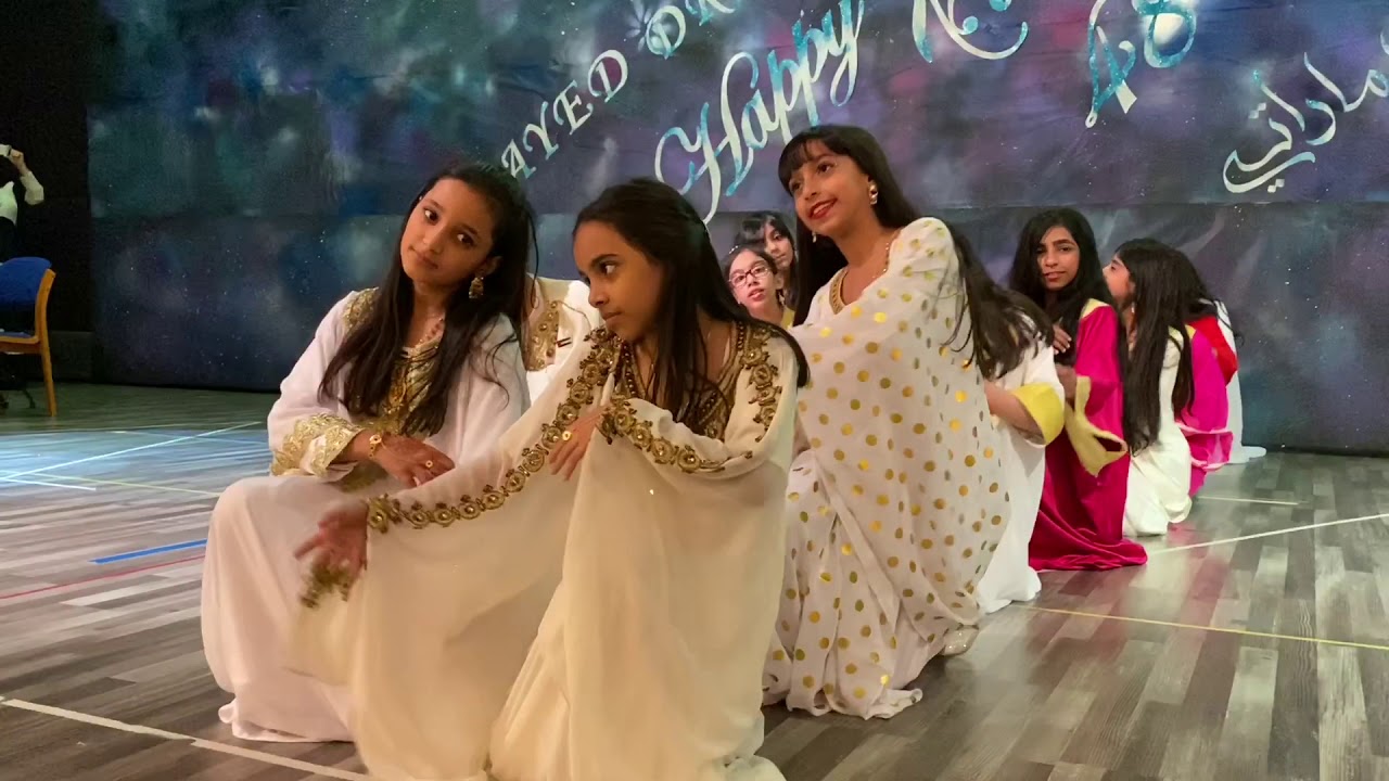 Ajyal Al Falah Grade 6 and 7 students on Heritage Dress Show