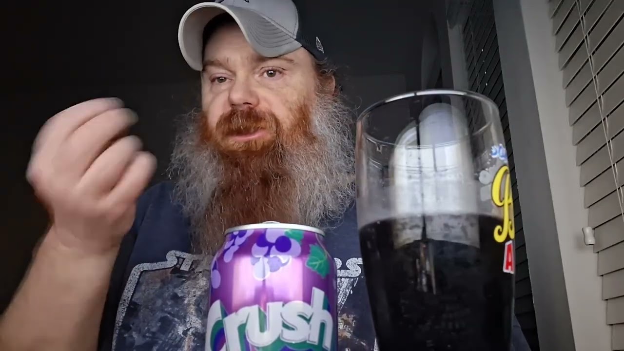Обзор напитка Crush Grape Soda от Джея А. Уай Мэна.