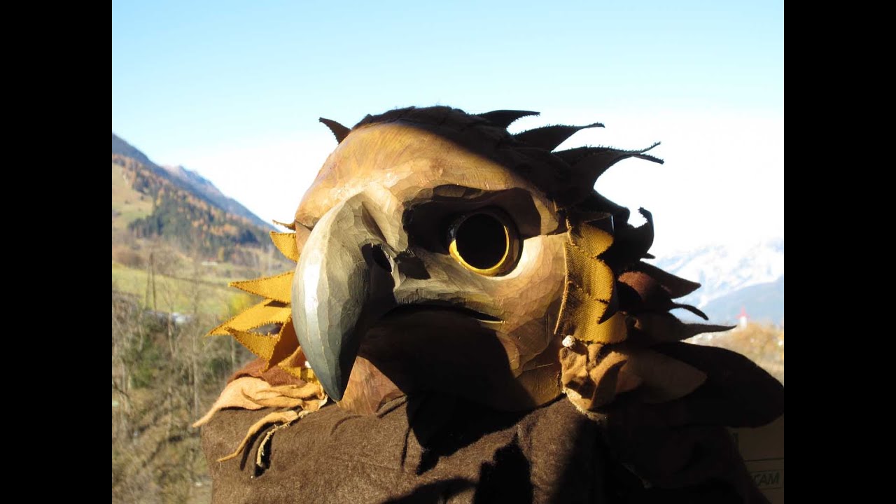 Hinter der Maske